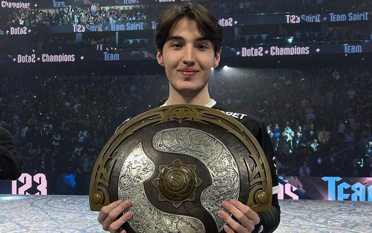 Collapse назвал топ-3 команды сезона: Falcons, Tundra и Team Spirit | Dota 2 | октябрь 2025